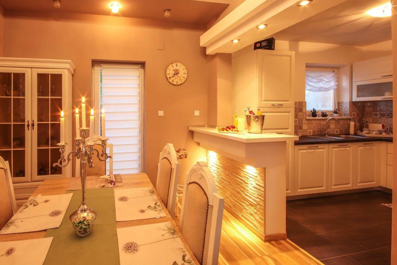 Holiday House Leona Otocac Exterior photo